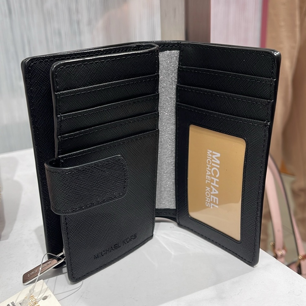 MICHAEL KORS
Medium Crossgrain Leather Wallet
Black 
NWT - Picture 10 of 16